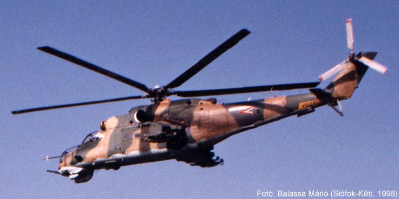 Kép a Mil Mi-24 típusú, 582 oldalszámú gépről.